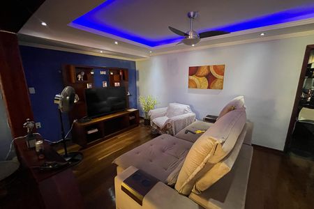 Casa à venda com 328m², 3 quartos e 2 vagas Casa à venda com 328m², 3 quartos e 2 vagasSala