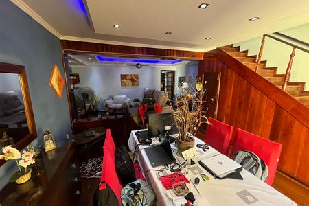 Casa à venda com 328m², 3 quartos e 2 vagas Casa à venda com 328m², 3 quartos e 2 vagasSala