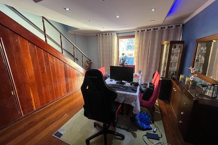 Casa à venda com 328m², 3 quartos e 2 vagas Casa à venda com 328m², 3 quartos e 2 vagasSala