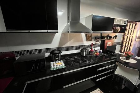 Casa à venda com 328m², 3 quartos e 2 vagas Casa à venda com 328m², 3 quartos e 2 vagasCozinha
