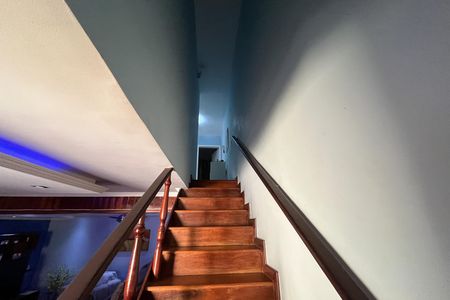 Casa à venda com 328m², 3 quartos e 2 vagas Casa à venda com 328m², 3 quartos e 2 vagasEscadas