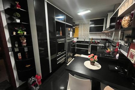 Casa à venda com 328m², 3 quartos e 2 vagas Casa à venda com 328m², 3 quartos e 2 vagasCozinha