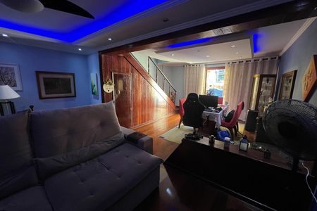 Casa à venda com 328m², 3 quartos e 2 vagas Casa à venda com 328m², 3 quartos e 2 vagasSala