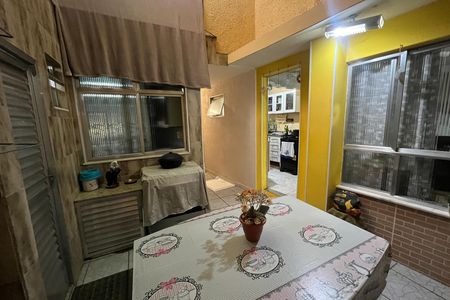Casa à venda com 328m², 3 quartos e 2 vagas Casa à venda com 328m², 3 quartos e 2 vagasArea