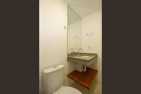 Banheiro da Suíte de kitnet/studio à venda com 1 quarto, 27m² em Pinheiros, São Paulo