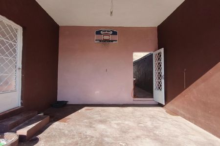 Casa para alugar com 250m², 2 quartos e 3 vagas Casa para alugar com 250m², 2 quartos e 3 vagasQuintal - Garagem