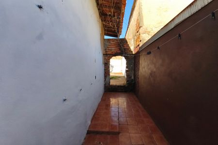 Corredor - Quintal de casa para alugar com 2 quartos, 250m² em Parque Jambeiro, Campinas