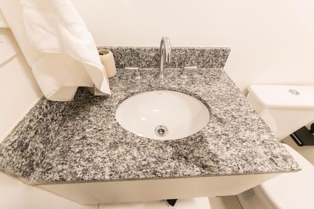Banheiro de apartamento para alugar com 1 quarto, 27m² em Bela Vista, São Paulo