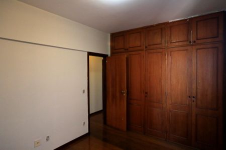 Apartamento para alugar com 350m², 5 quartos e 3 vagas Apartamento para alugar com 350m², 5 quartos e 3 vagasQuarto