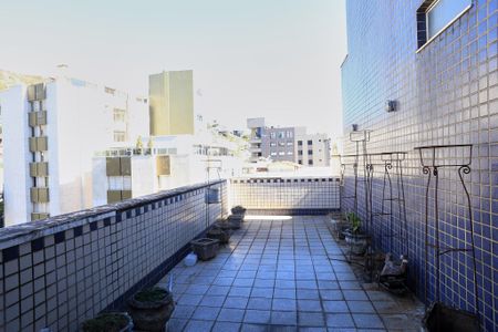 Apartamento para alugar com 350m², 5 quartos e 3 vagas Apartamento para alugar com 350m², 5 quartos e 3 vagasVaranda