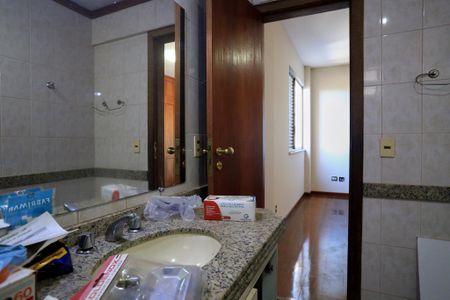 Apartamento para alugar com 350m², 5 quartos e 3 vagas Apartamento para alugar com 350m², 5 quartos e 3 vagasBanheiro da Suíte