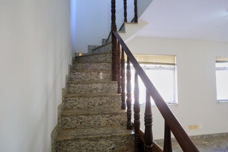Apartamento para alugar com 350m², 5 quartos e 3 vagas Apartamento para alugar com 350m², 5 quartos e 3 vagasEscada