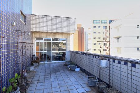 Apartamento para alugar com 350m², 5 quartos e 3 vagas Apartamento para alugar com 350m², 5 quartos e 3 vagasVaranda