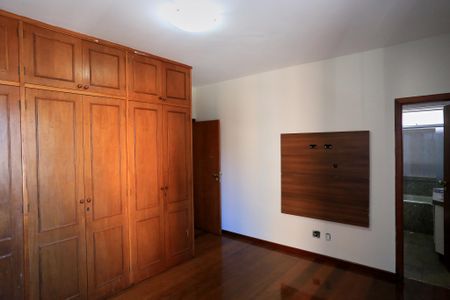 Apartamento para alugar com 350m², 5 quartos e 3 vagas Apartamento para alugar com 350m², 5 quartos e 3 vagasSuíte
