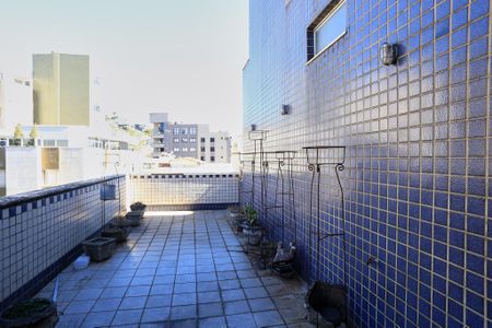 Apartamento para alugar com 350m², 5 quartos e 3 vagas Apartamento para alugar com 350m², 5 quartos e 3 vagasVaranda