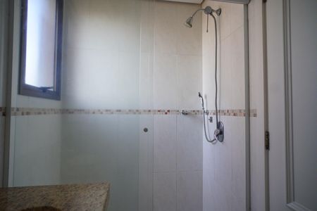Banheiro suíte  de apartamento para alugar com 2 quartos, 77m² em Moinhos de Vento, Porto Alegre