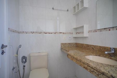 Banheiro suíte  de apartamento para alugar com 2 quartos, 77m² em Moinhos de Vento, Porto Alegre