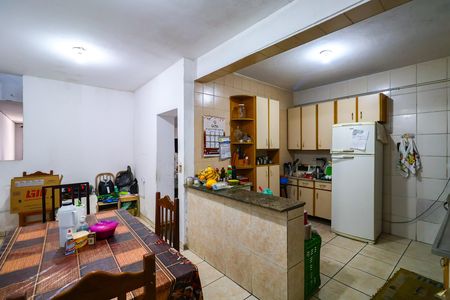 Casa à venda com 191m², 4 quartos e 2 vagas Casa à venda com 191m², 4 quartos e 2 vagasSala de jantar