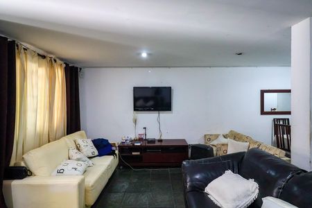 Casa à venda com 191m², 4 quartos e 2 vagas Casa à venda com 191m², 4 quartos e 2 vagasSala