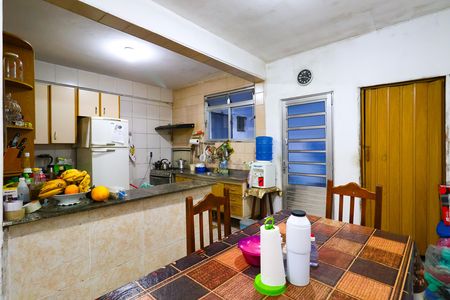 Casa à venda com 191m², 4 quartos e 2 vagas Casa à venda com 191m², 4 quartos e 2 vagasSala de jantar