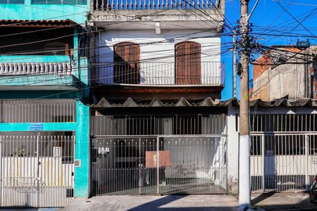 Casa à venda com 191m², 4 quartos e 2 vagas Casa à venda com 191m², 4 quartos e 2 vagasFachada