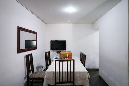 Casa à venda com 191m², 4 quartos e 2 vagas Casa à venda com 191m², 4 quartos e 2 vagasSala de jantar