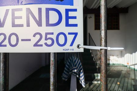 Casa à venda com 191m², 4 quartos e 2 vagas Casa à venda com 191m², 4 quartos e 2 vagasPlaca