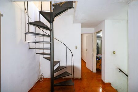 Casa à venda com 191m², 4 quartos e 2 vagas Casa à venda com 191m², 4 quartos e 2 vagasCorredor