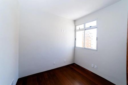 Quarto 2 de apartamento para alugar com 3 quartos, 110m² em Santa Efigênia, Belo Horizonte