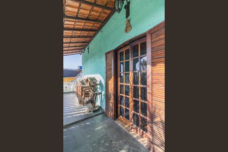 Casa à venda com 200m², 3 quartos e 1 vaga Casa à venda com 200m², 3 quartos e 1 vagaVaranda