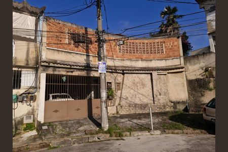 Fachada de casa à venda com 3 quartos, 200m² em Realengo, Rio de Janeiro