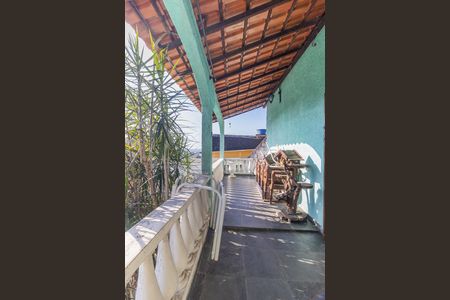 Casa à venda com 200m², 3 quartos e 1 vaga Casa à venda com 200m², 3 quartos e 1 vagaVaranda