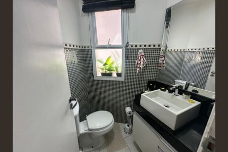 Casa de condomínio à venda com 179m², 3 quartos e 2 vagas Casa de condomínio à venda com 179m², 3 quartos e 2 vagasLavabo