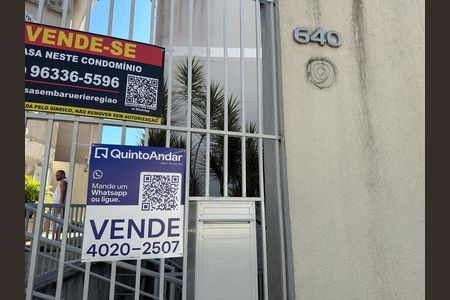 Casa de condomínio à venda com 179m², 3 quartos e 2 vagas Casa de condomínio à venda com 179m², 3 quartos e 2 vagasFachada