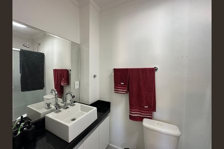 Casa de condomínio à venda com 179m², 3 quartos e 2 vagas Casa de condomínio à venda com 179m², 3 quartos e 2 vagasBanheiro da Suíte 1