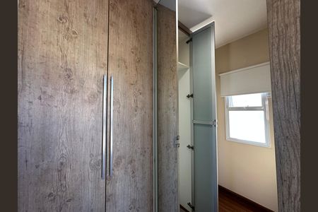 Casa de condomínio à venda com 179m², 3 quartos e 2 vagas Casa de condomínio à venda com 179m², 3 quartos e 2 vagasCloset da suíte 3