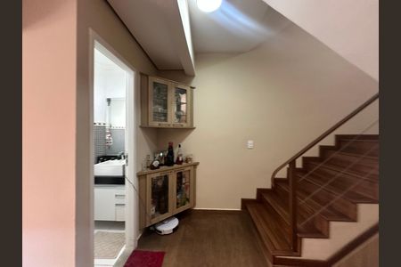 Escada de casa de condomínio à venda com 3 quartos, 179m² em Vila Sao Luiz (valparaizo), Barueri