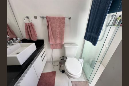 Casa de condomínio à venda com 179m², 3 quartos e 2 vagas Casa de condomínio à venda com 179m², 3 quartos e 2 vagasBanheiro da Suíte 3