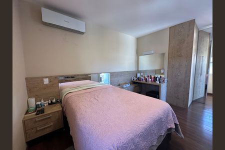 Casa de condomínio à venda com 179m², 3 quartos e 2 vagas Casa de condomínio à venda com 179m², 3 quartos e 2 vagasSuíte 3