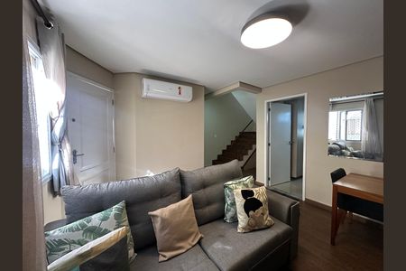 Casa de condomínio à venda com 179m², 3 quartos e 2 vagas Casa de condomínio à venda com 179m², 3 quartos e 2 vagasSala
