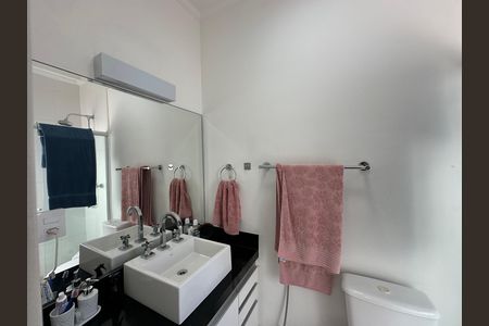 Casa de condomínio à venda com 179m², 3 quartos e 2 vagas Casa de condomínio à venda com 179m², 3 quartos e 2 vagasBanheiro da Suíte 3