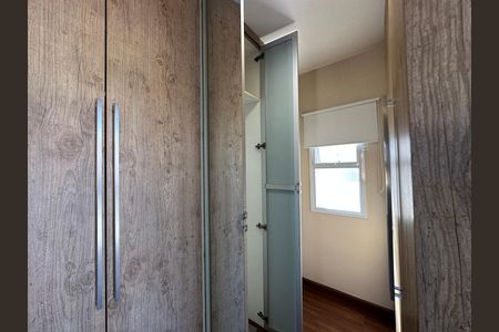 Casa de condomínio à venda com 179m², 3 quartos e 2 vagas Casa de condomínio à venda com 179m², 3 quartos e 2 vagasCloset da suíte 3