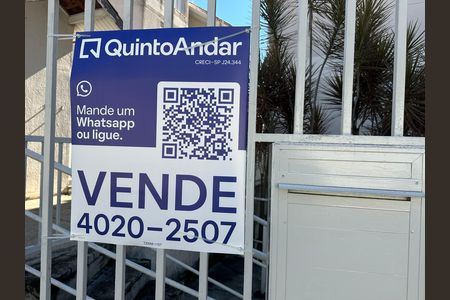 Casa de condomínio à venda com 179m², 3 quartos e 2 vagas Casa de condomínio à venda com 179m², 3 quartos e 2 vagasFachada