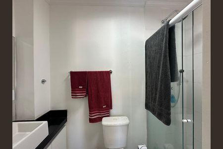 Casa de condomínio à venda com 179m², 3 quartos e 2 vagas Casa de condomínio à venda com 179m², 3 quartos e 2 vagasBanheiro da Suíte 1