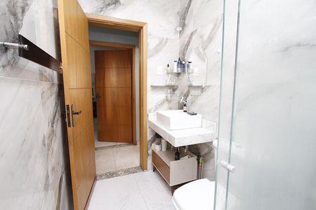 Banheiro 1 de casa à venda com 3 quartos, 200m² em Carlos Prates, Belo Horizonte