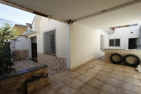 Garagem de casa à venda com 3 quartos, 200m² em Carlos Prates, Belo Horizonte