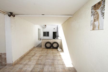 Garagem de casa à venda com 3 quartos, 200m² em Carlos Prates, Belo Horizonte