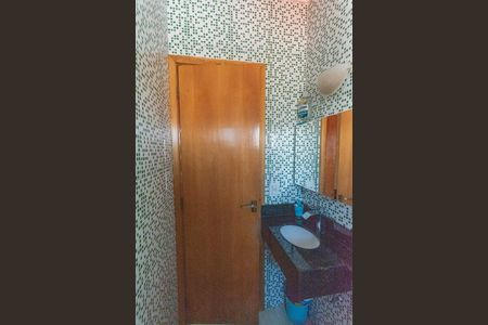 Casa à venda com 204m², 4 quartos e 3 vagasBanheiro 1