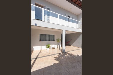 Casa à venda com 204m², 4 quartos e 3 vagasFachada