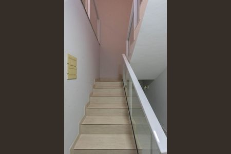 Casa à venda com 204m², 4 quartos e 3 vagasEscada